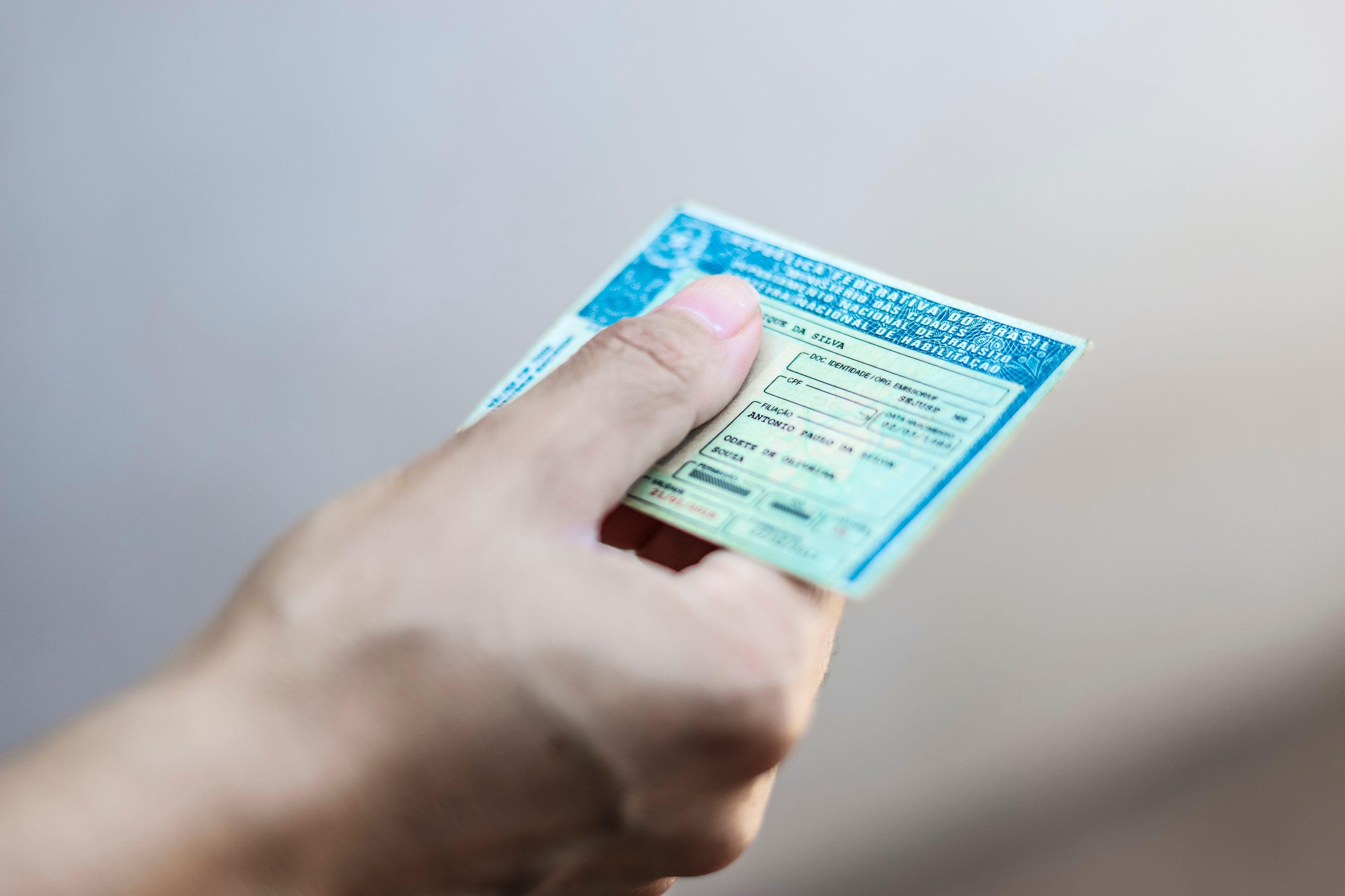 Imagem de uma CNH para matéria sobre Congresso torna obrigatório exame toxicológico para primeira CNH.