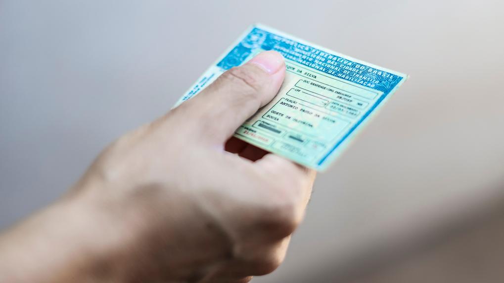 Imagem de uma CNH para matéria sobre Congresso torna obrigatório exame toxicológico para primeira CNH.