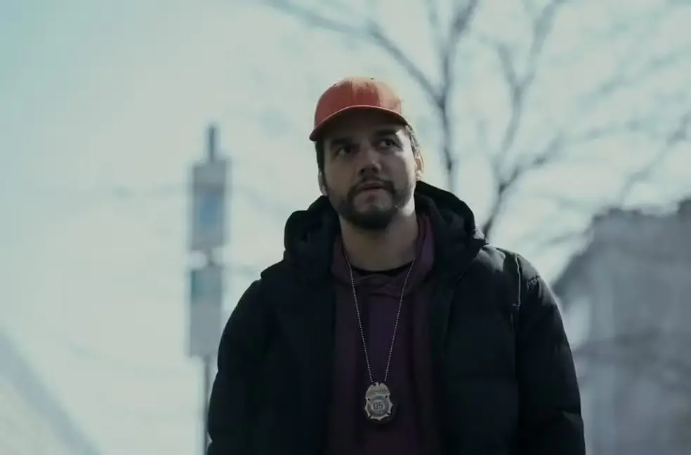 Wagner Moura em cena da série Ladrões de Drogas.