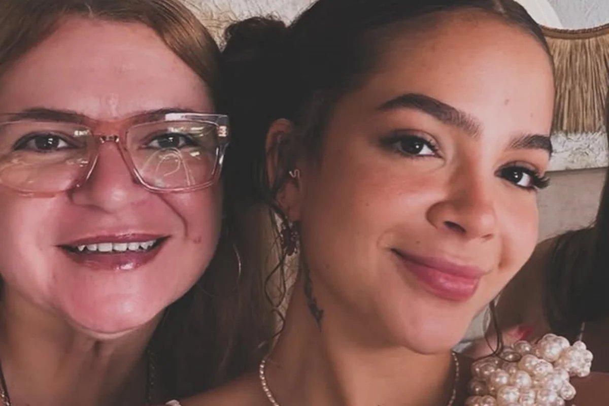 Foto da atriz Mel Maia e da sua mãe, Débora Maia.