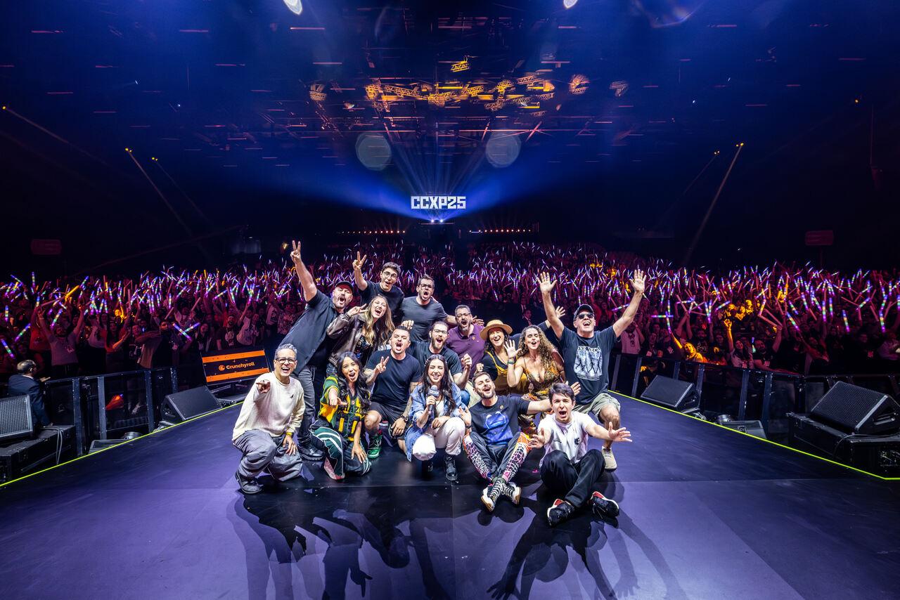 Dubladores dividem palco com Nyvi Estephan em palco Thunder da CCXP.