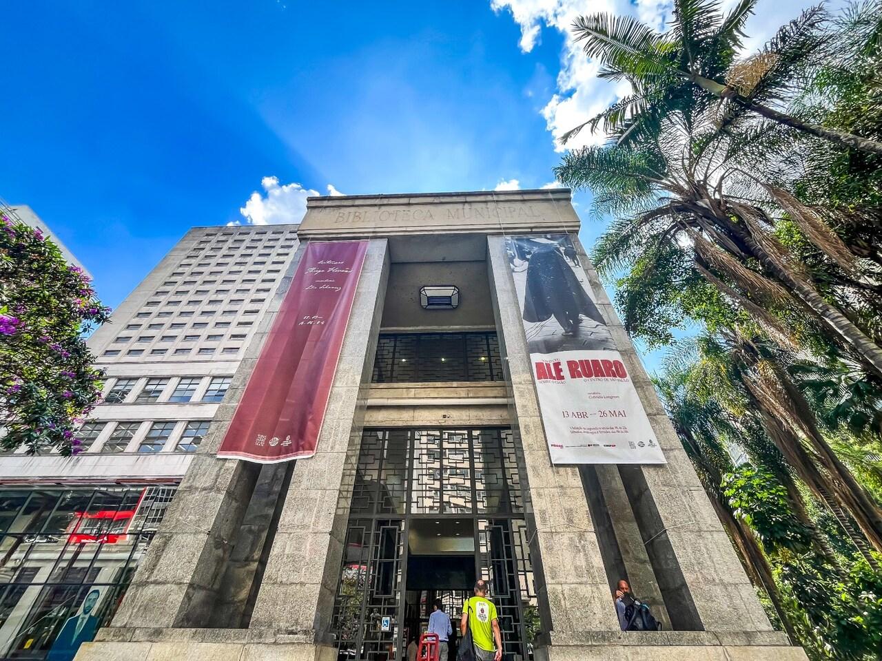 Fachada frontal da Biblioteca Mário de Andrade, no Centro de São Paulo.