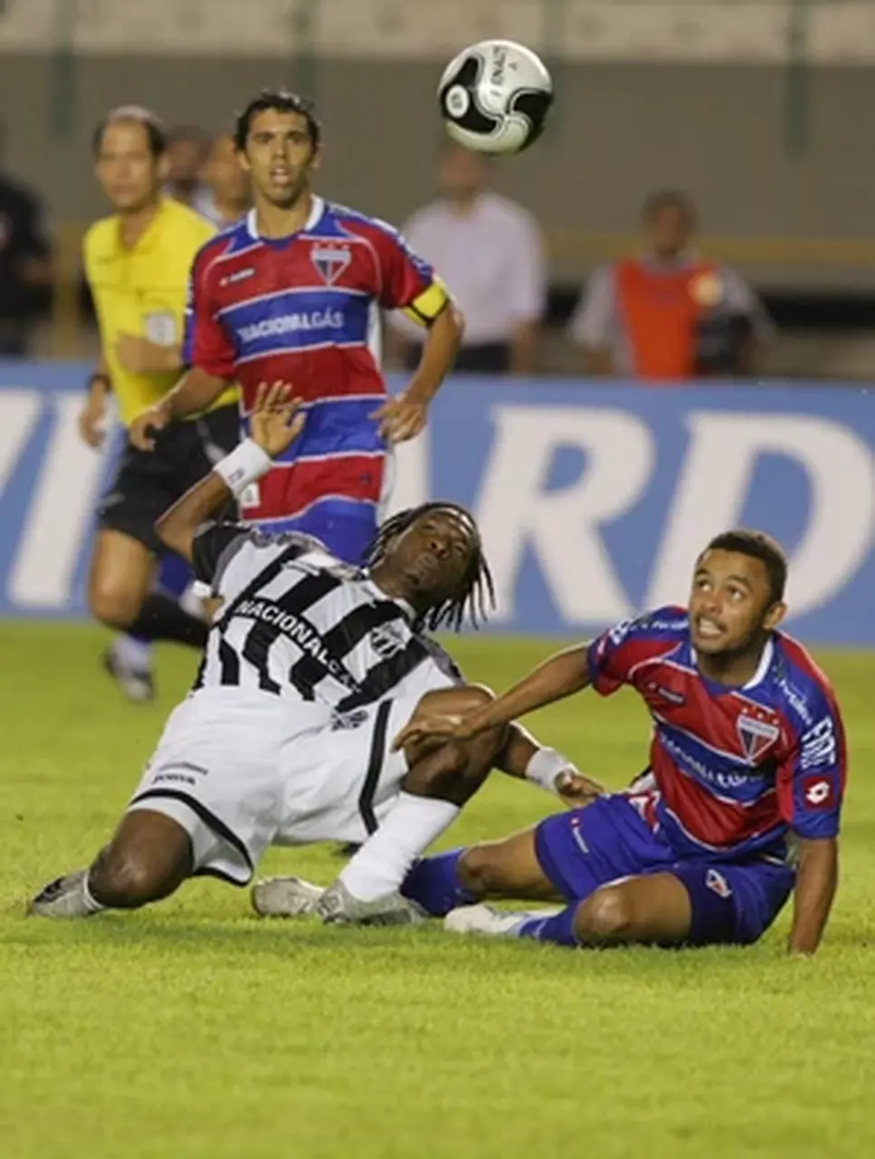 Imagem da notícia Relembre o último Ceará x Fortaleza pela Série B, em 2009
