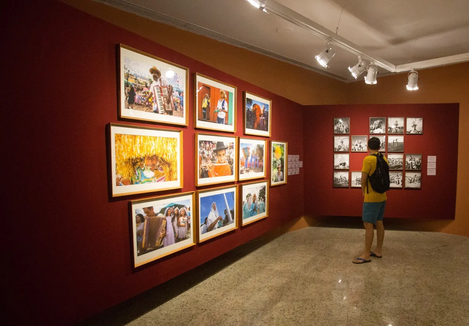 Obras que retratam festas populares de todo o País compõem a mostra.