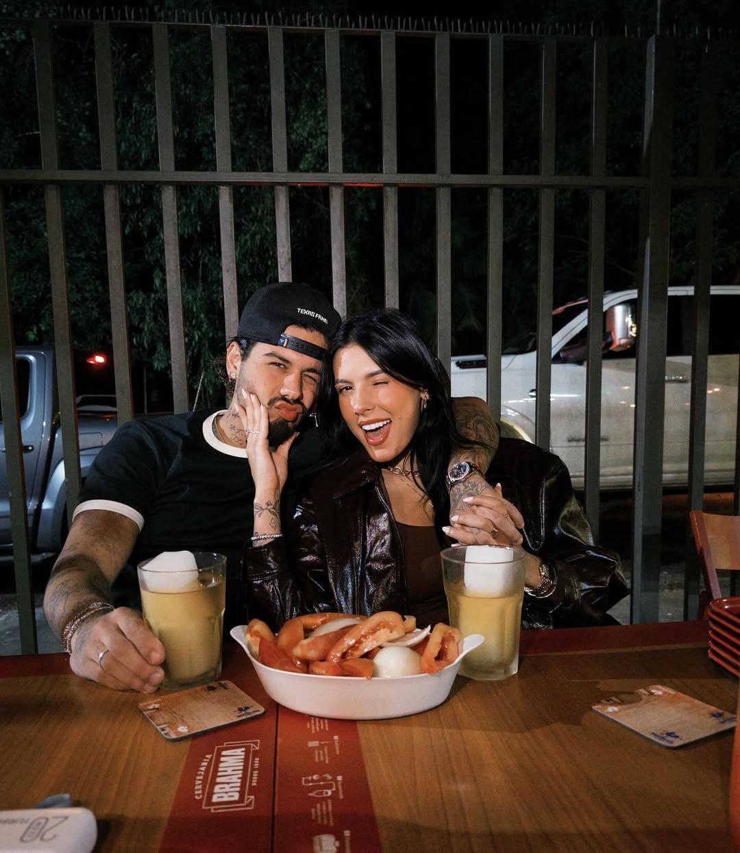 Zé Felipe e Ana Castela assumiram o relacionamento em outubro. 