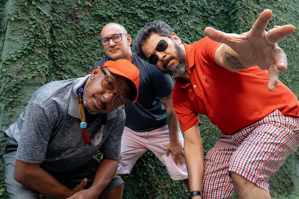 Toca Ogan, Dengue e Jorge Du Peixe, membros remanescentes da formação original da Nação.