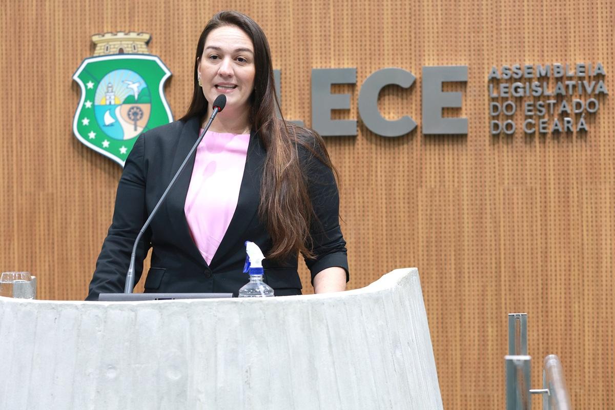 Deputada estadual Luana Régia (Cidadania)