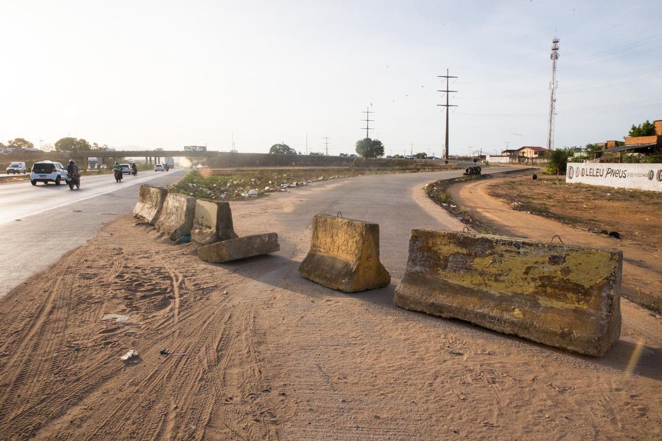 Imagem da Alça da CE-060 do Anel Viário, com obras paralisadas.