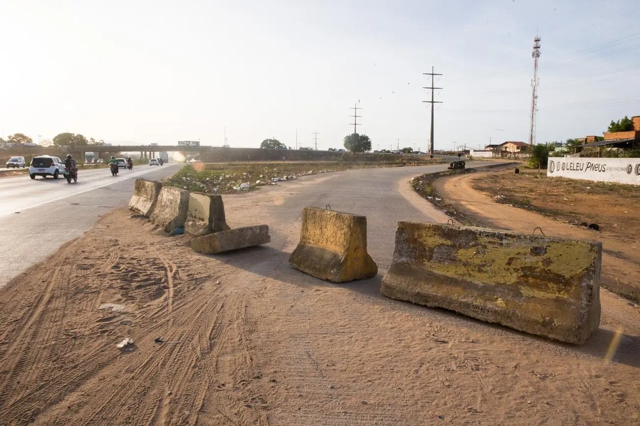 Imagem da Alça da CE-060 do Anel Viário, com obras paralisadas.