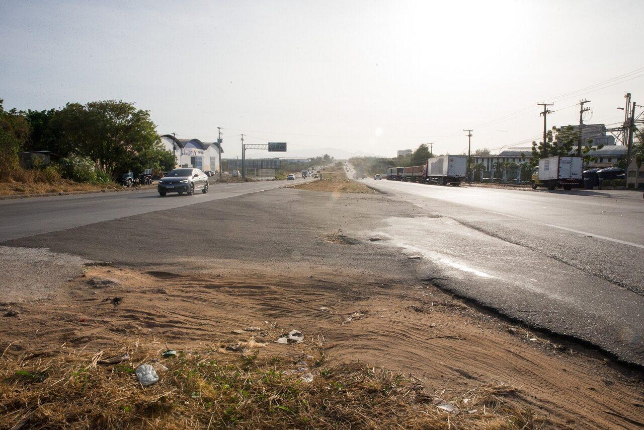 Imagem de obras do 4° Anel Viário de Fortaleza incompletas.