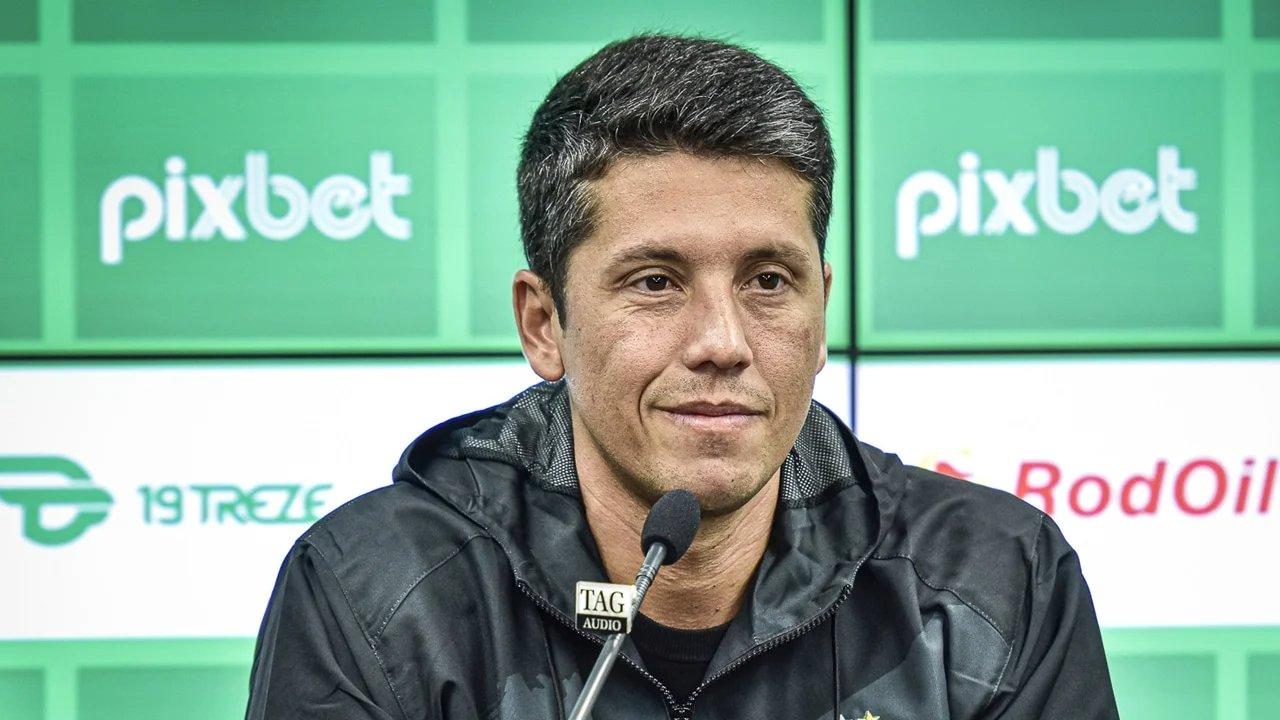 Thiago Carpini em ação pelo Juventude