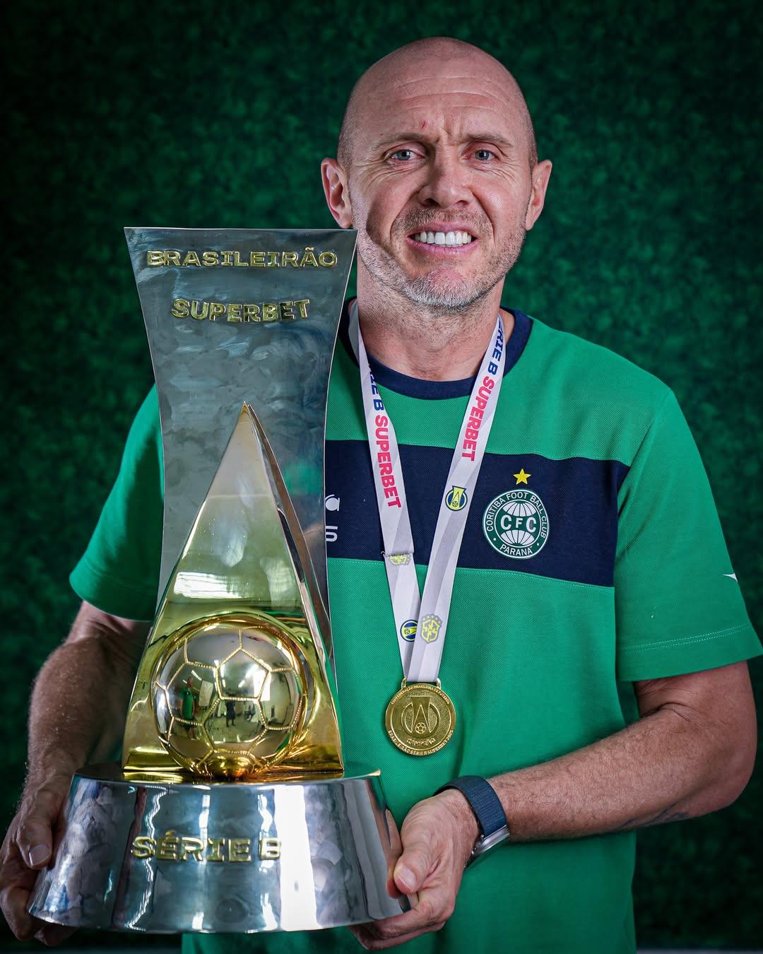 Foto de Mozart, ex-técnico do Coritiba