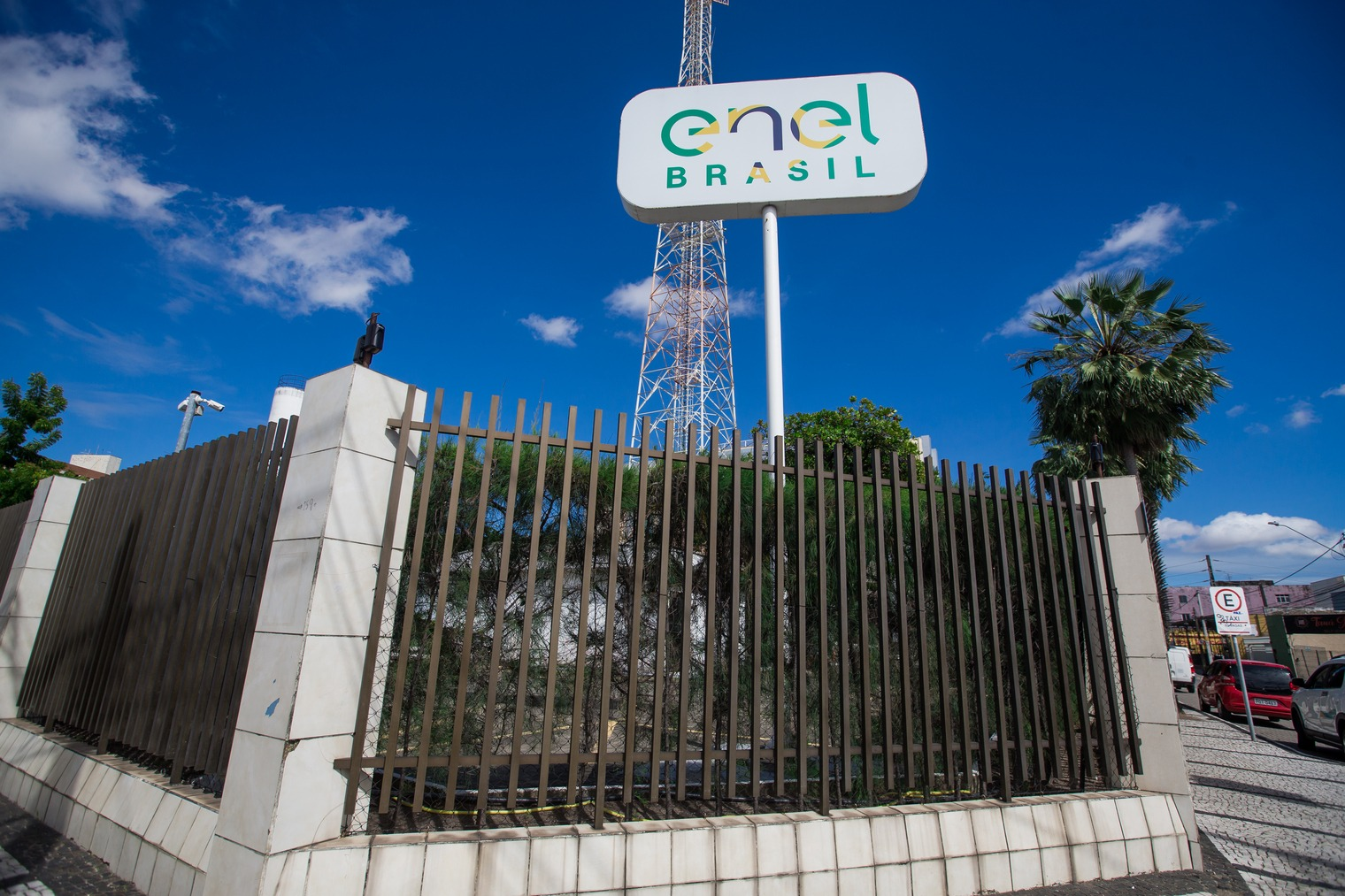 Foto que contém a sede da Enel Distribuição Ceará.