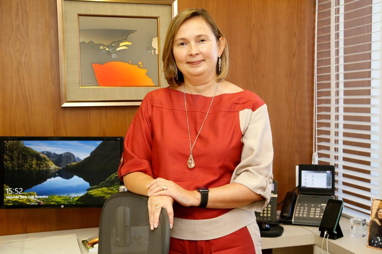 Renata Santiago é economista