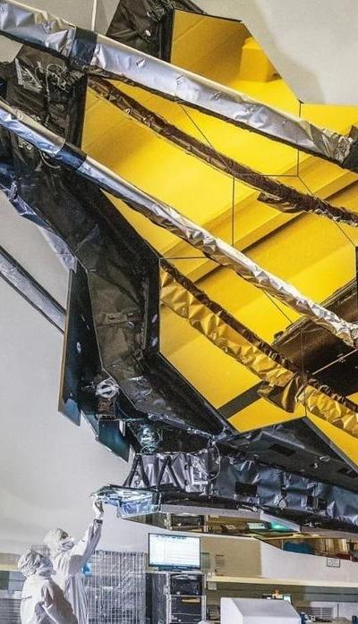 Cientistas mexem no telescópio James Webb.