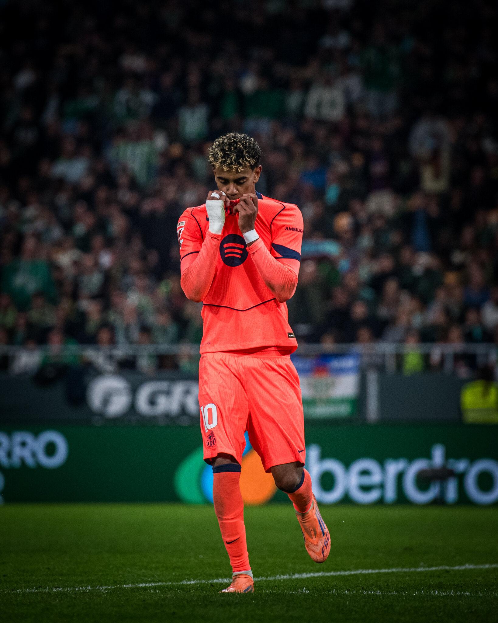 Foto de Lamine Yamal do Barcelona x Osasuna Jogos de hoje na TV: veja onde assistir e horário das partidas de sexta-feira (12)