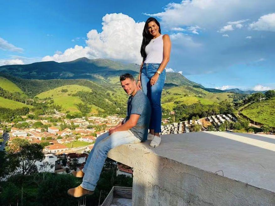 Mariana e Daniel Saullo mantêm um canal no YouTube onde mostraram detalhes da construção da casa.
