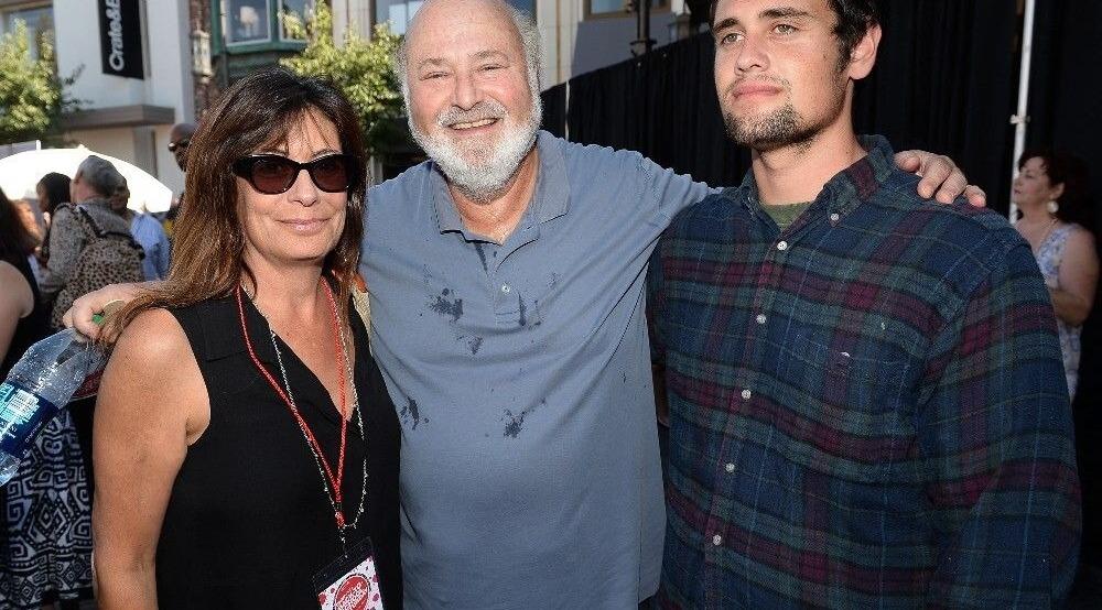 Rob com a esposa Michele ao lado do filho Nick, suspeito de matá-los.