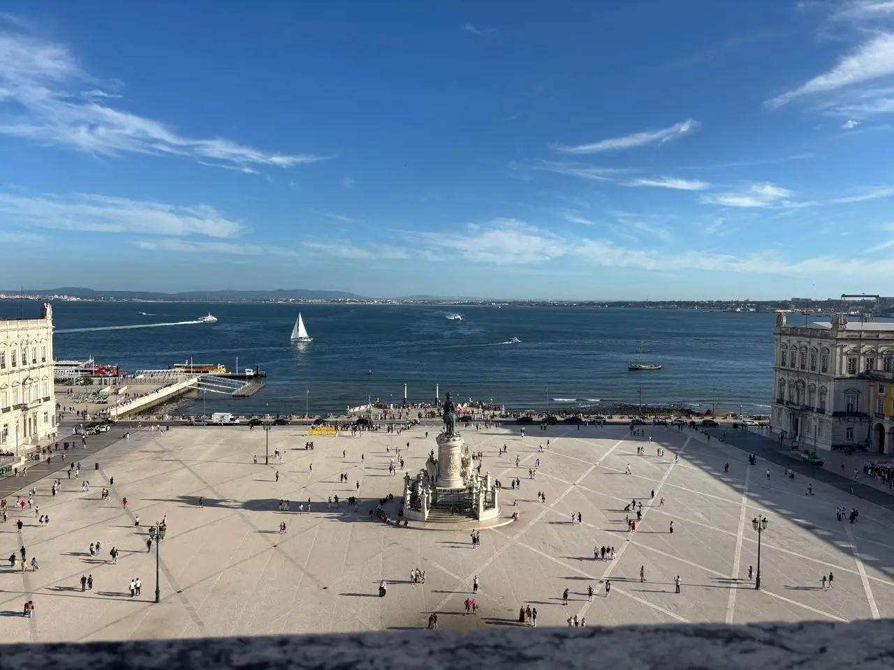Incluir uma parada nos diversos miradores de Lisboa garante uma vista impressionante e boas fotos