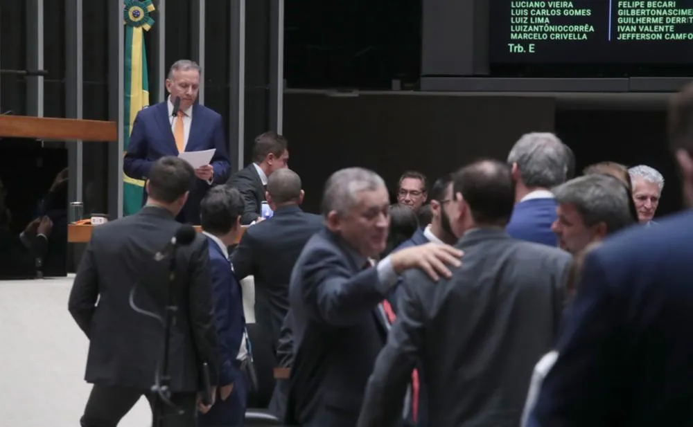 Deputado Aguinaldo Ribeiro no Plenário da Câmara dos Deputados.