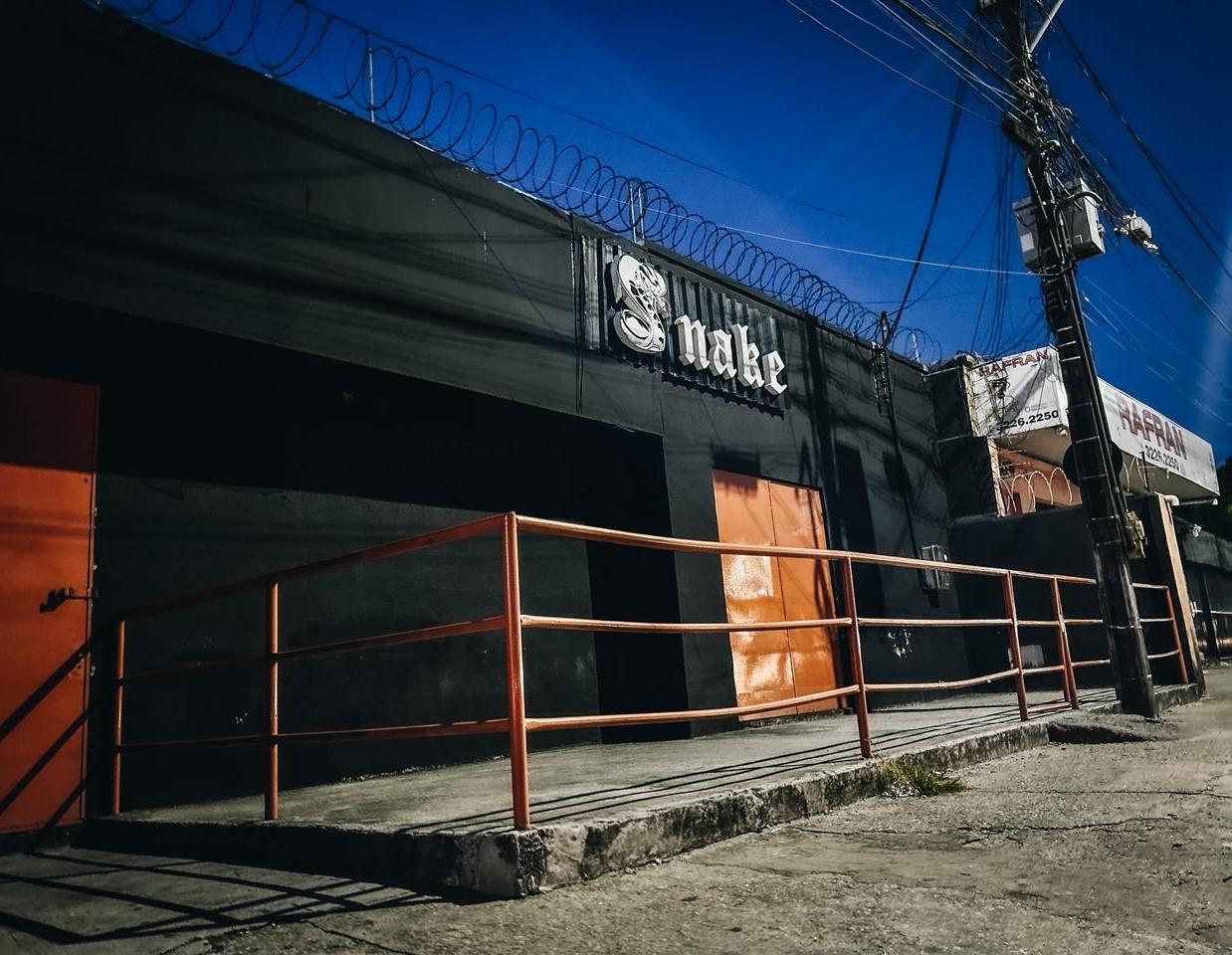 Fachada do Snake Bar.
