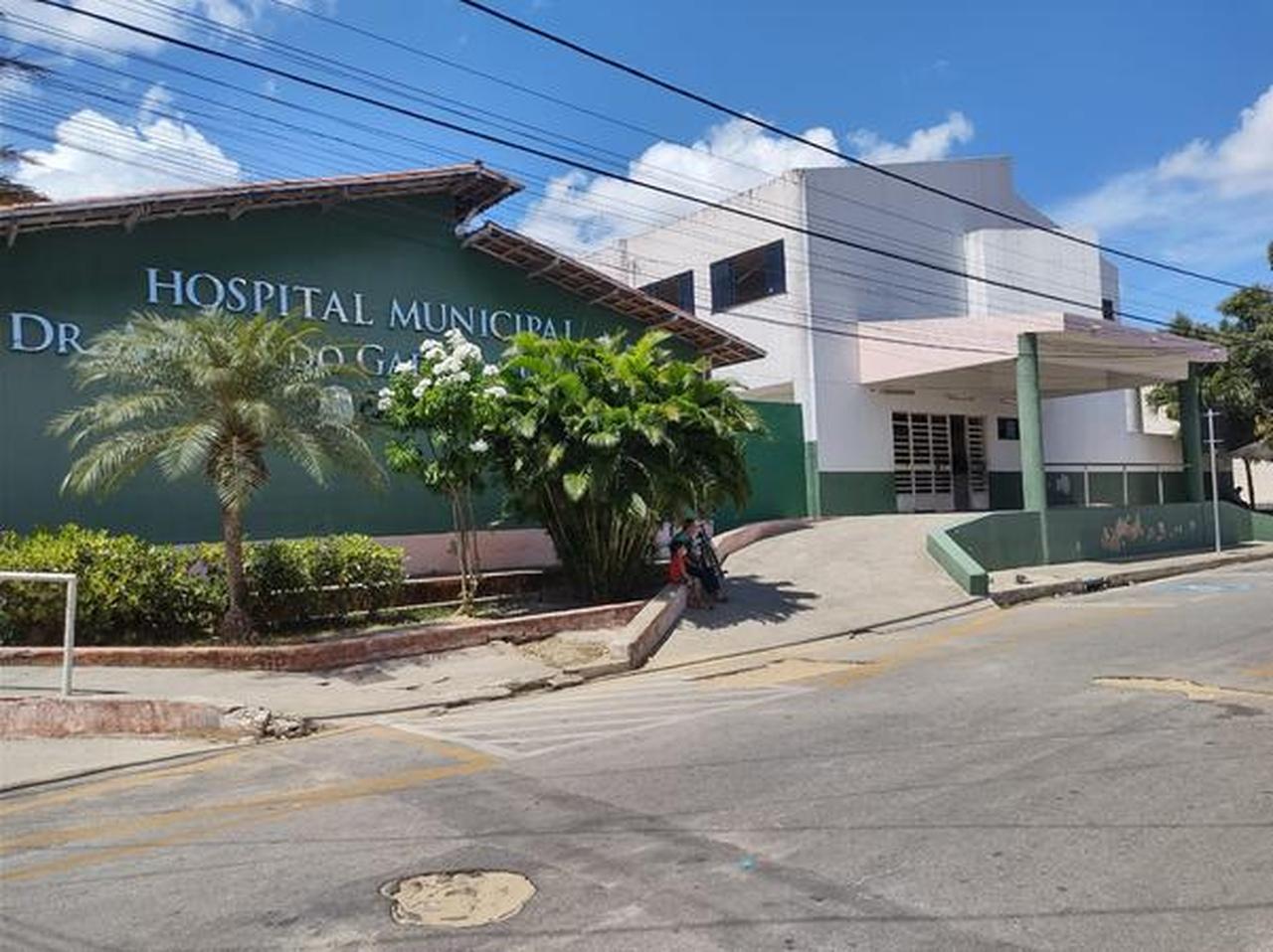 frente do Hospital Municipal de Caucaia Abelardo Gadelha da Rocha