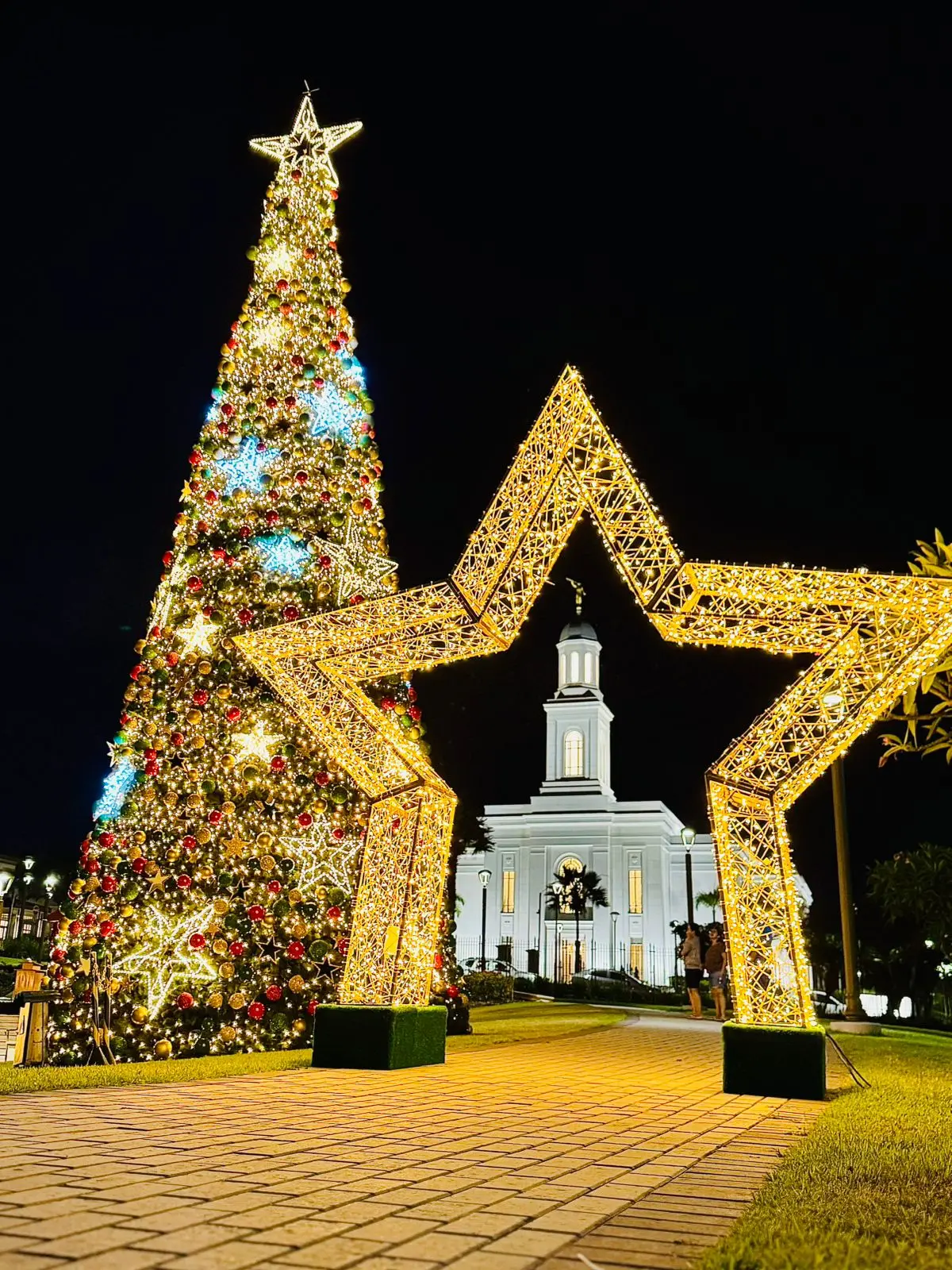Iluminação da Vilazinha conta com 20 mil lâmpadas de LED.