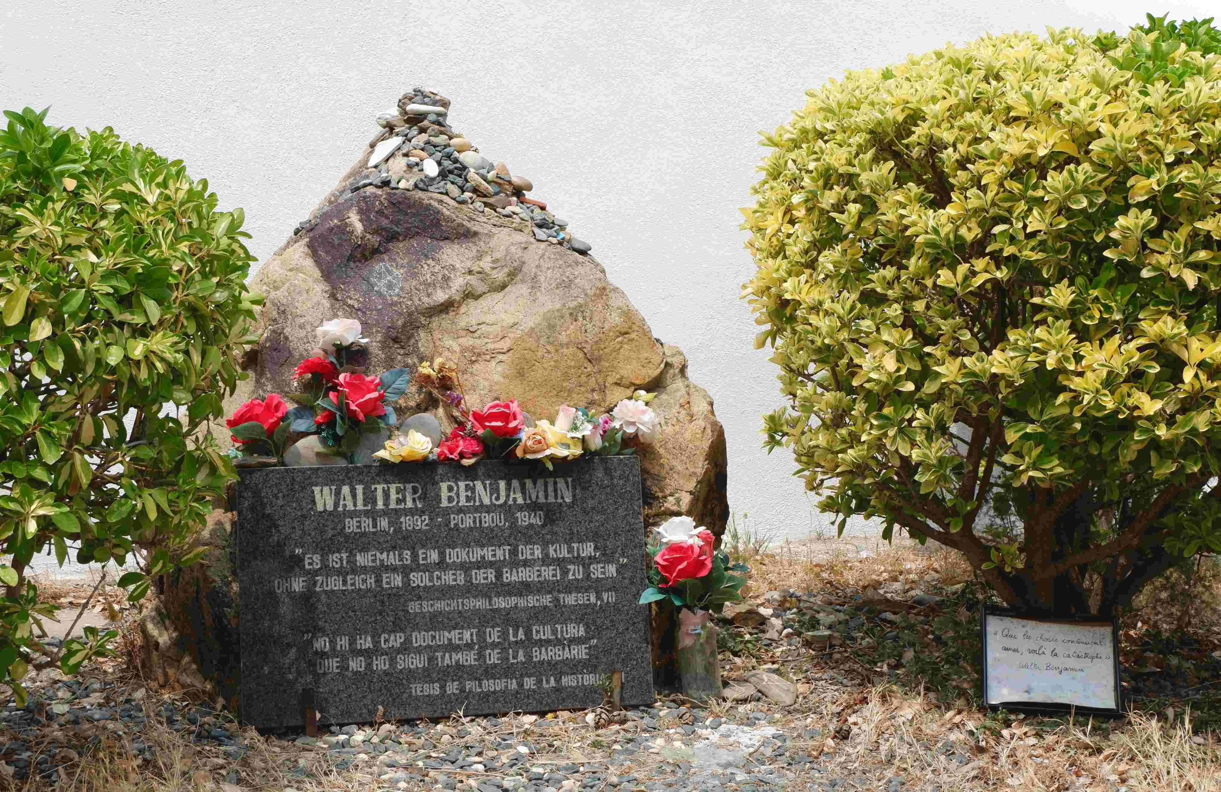 Walter Benjamin morreu em setembro de 1940, mas seu túmulo segue sendo visitado até hoje.