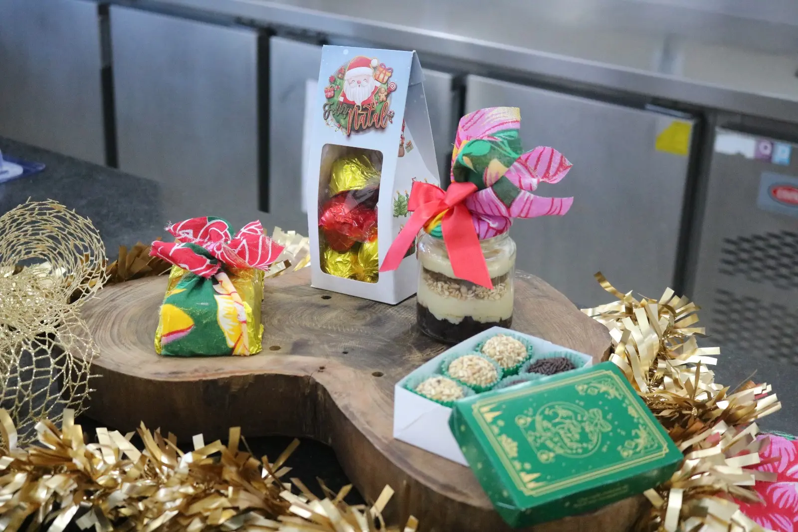 Imagem de lembrancinhas de Natal comestíveis.