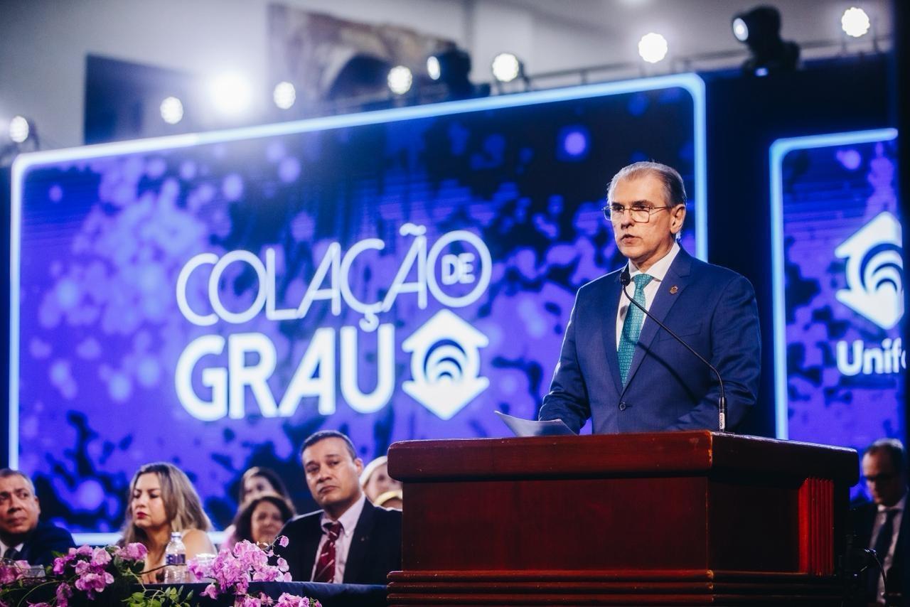 Imagem do reitor da Universidade de Fortaleza, Prof. Dr. Randal Martins Pompeu.