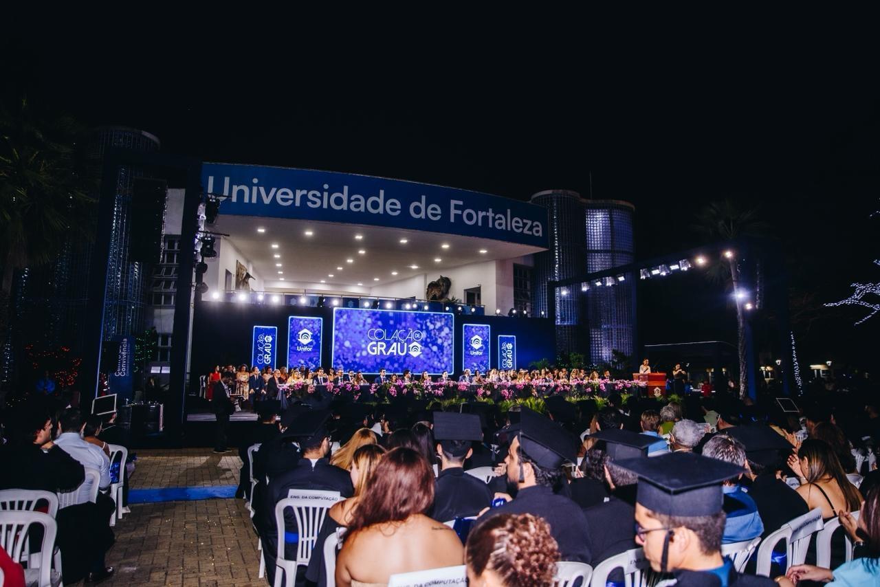 Imagem da Colação de Grau da Universidade de Fortaleza.