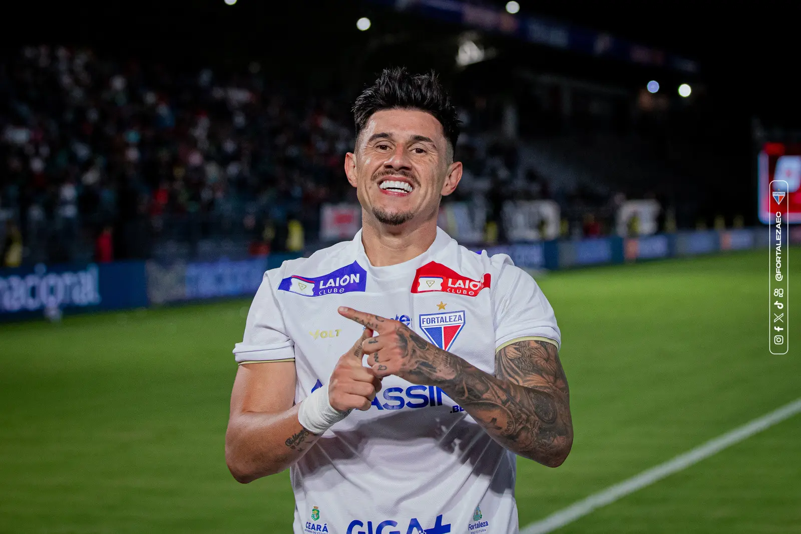 Adam Bareiro em ação pelo Fortaleza