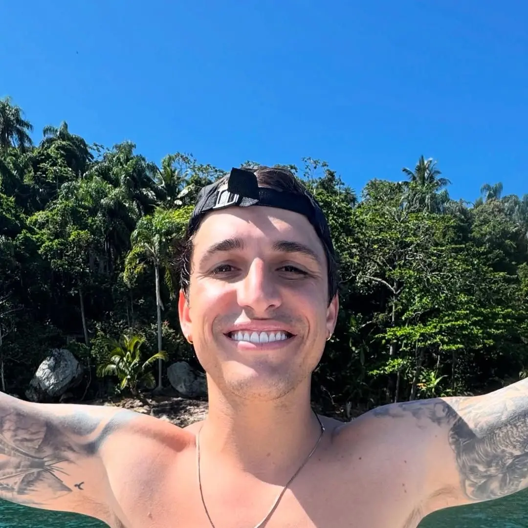 Prior participou do BBB 20 e hoje é influenciador. 