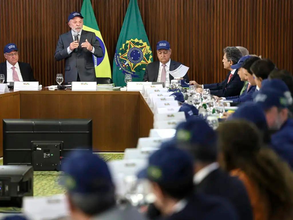 Presidente Lula em reunião ministerial em dezembro de 2025