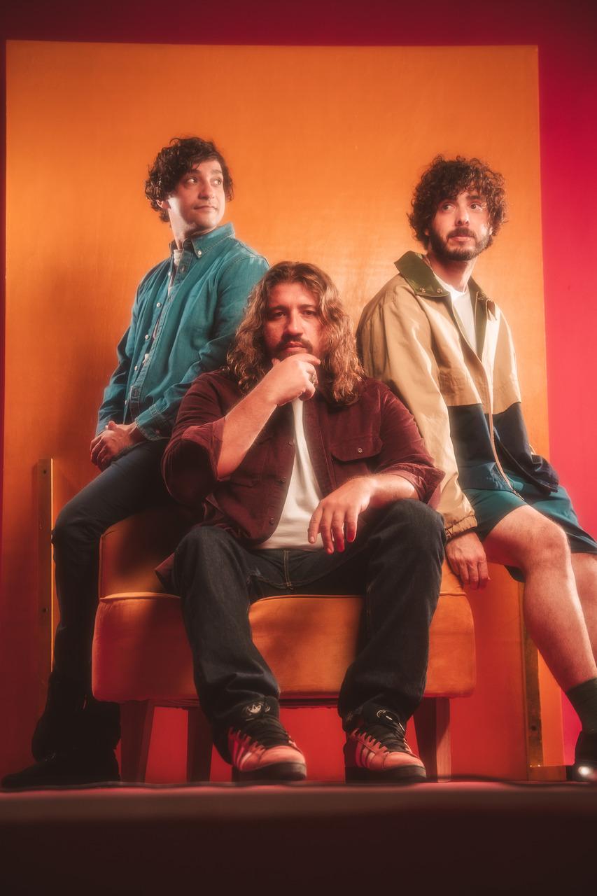 Trio fará dois shows em alusão ao lançamento do vinil 'Cor dos Olhos'.