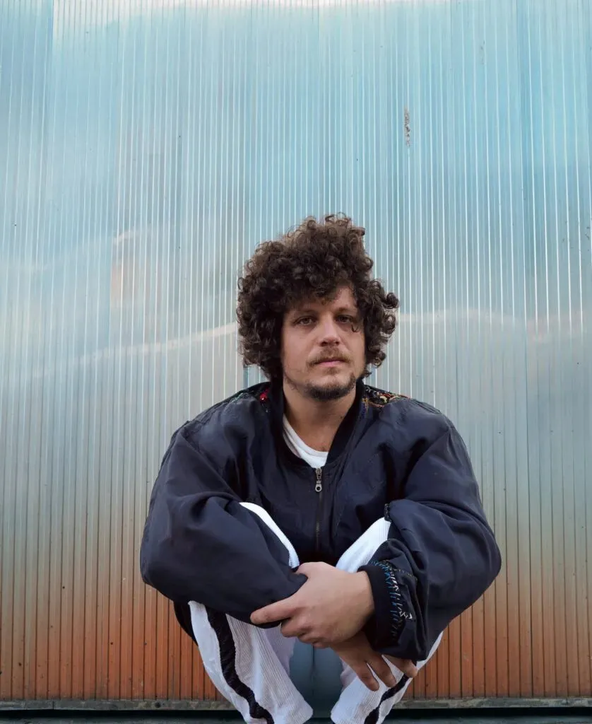 Filho de Cássia Eller, artista lançou o terceiro disco da carreira em outubro.