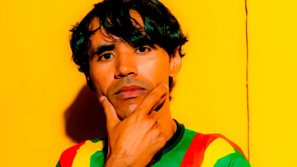 DJ alagoano é destaque de baile na Praia de Iracema.