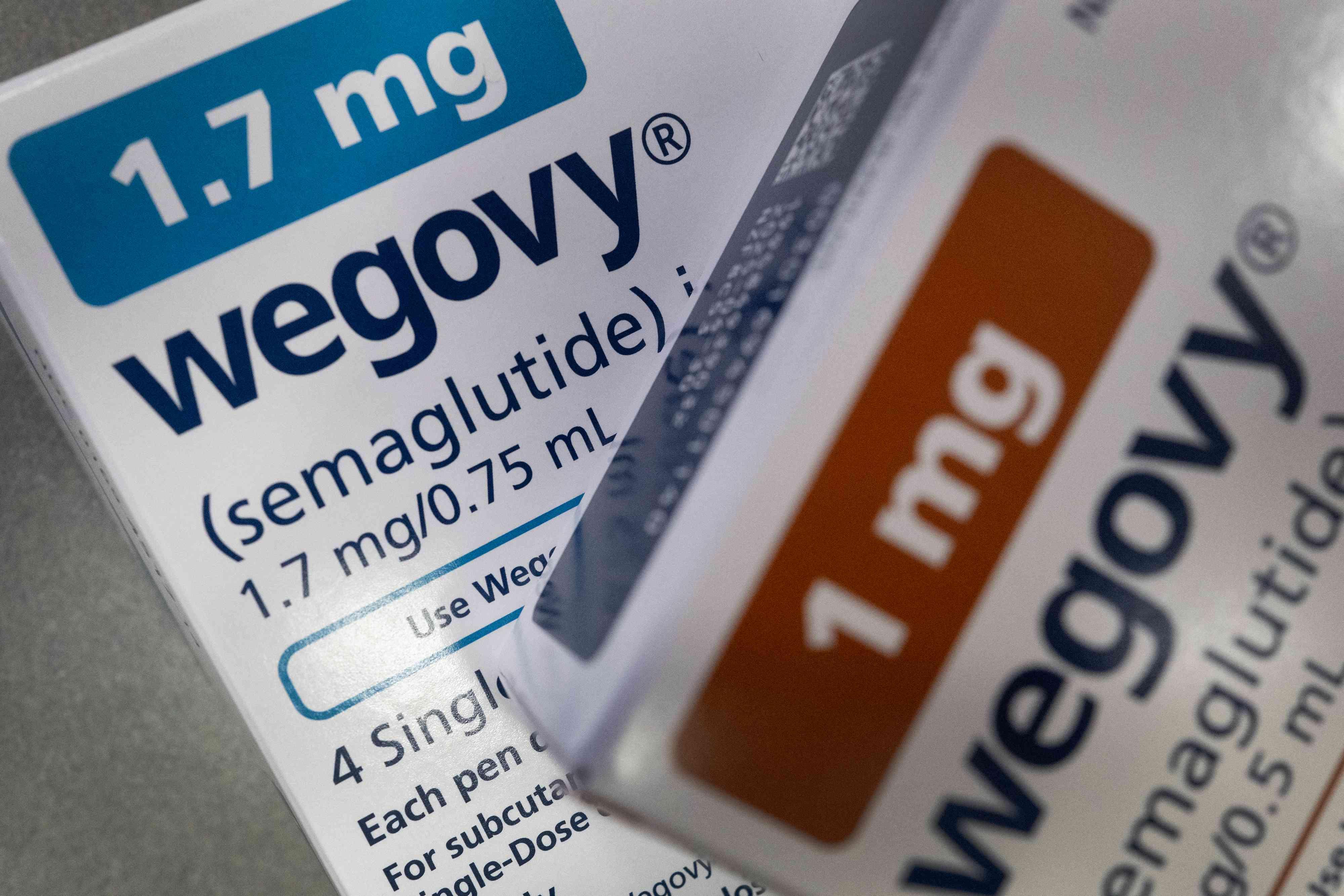 Duas caixas do medicamento Wegovy (semaglutida), uma de 1.7 mg e outra de 1 mg, utilizadas para perda de peso ou diabetes.