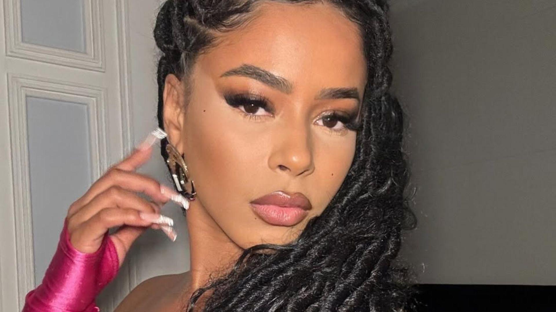 foto selfie da influenciadora e empresária Lorena Maria.