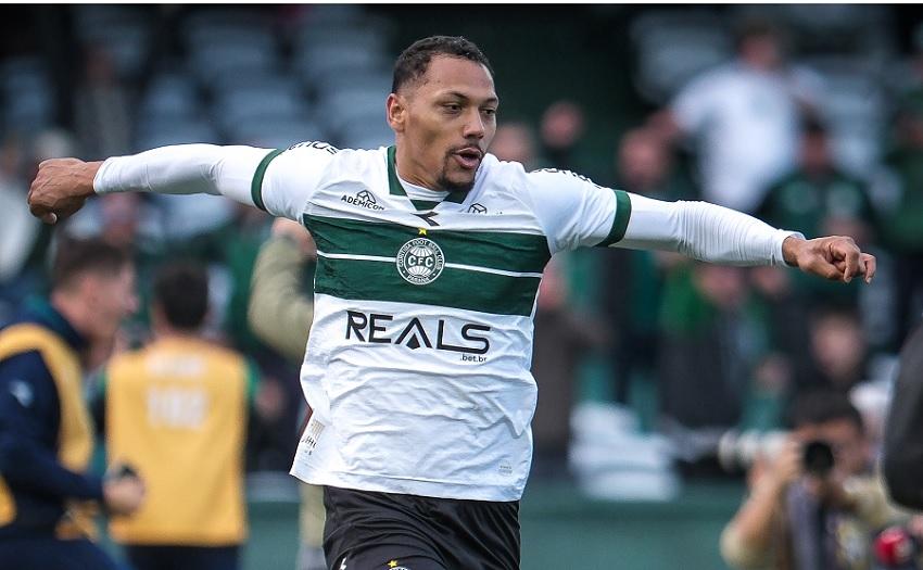 Alex Silva foi campeão da Série B pelo Coritiba