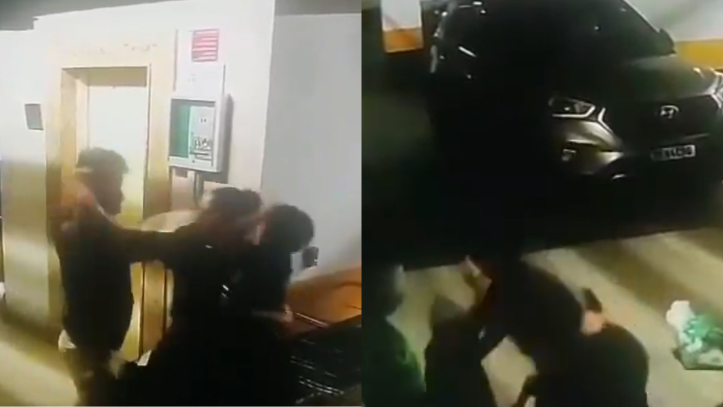 Imagem captada por câmeras de segurança mostra, em duas telas lado a lado, um homem agredindo uma mulher que segura uma criança no colo. À esquerda, em um hall de elevadores de prédio residencial, o homem desfere golpes enquanto a mulher tenta proteger a criança. À direita, em uma área de garagem, o agressor continua as agressões, com a mulher e a criança próximas ao chão, ao lado de um carro estacionado.