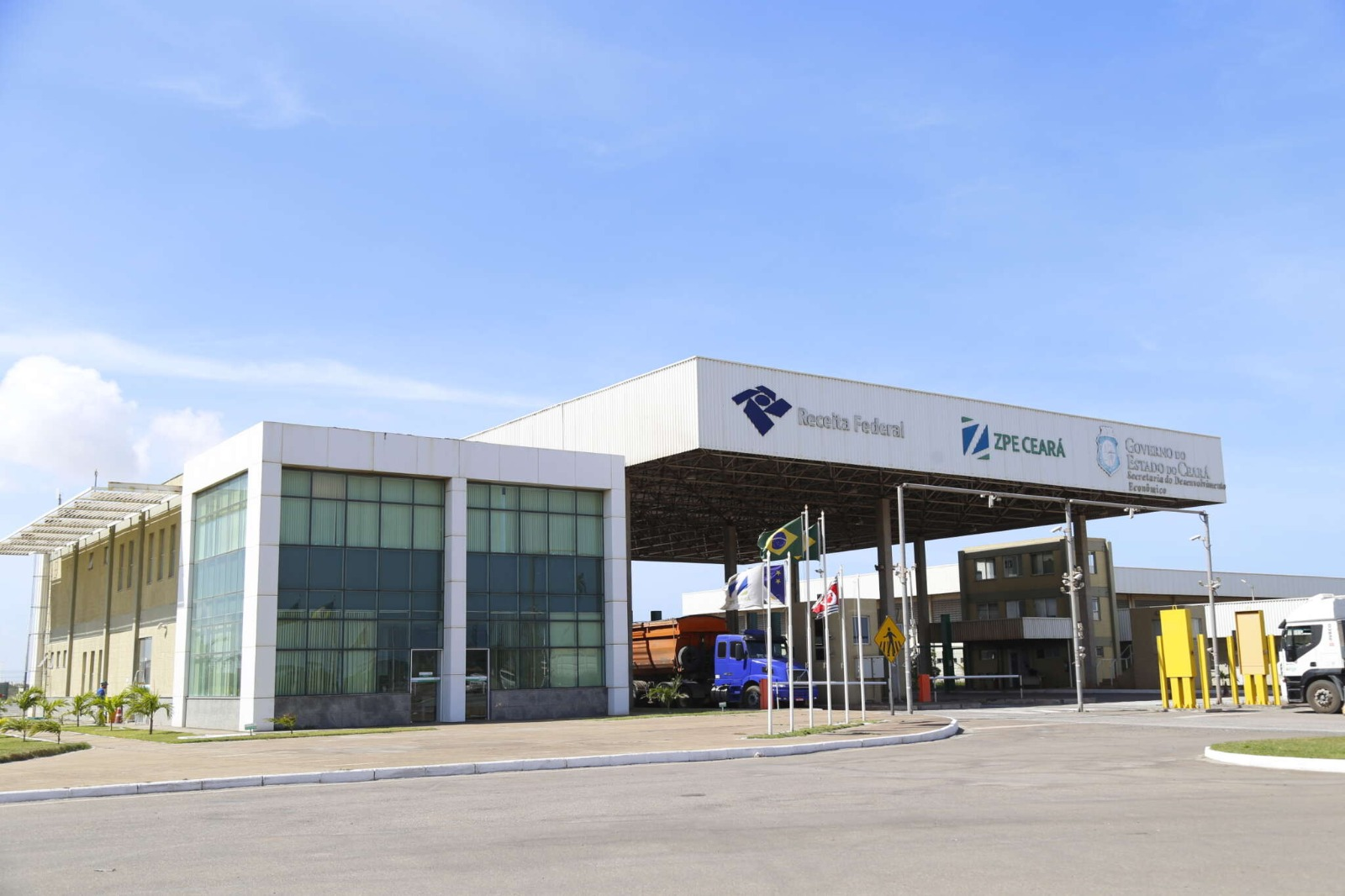 Foto que contém posto aduaneiro da Receita Federal no Porto do Pecém.
