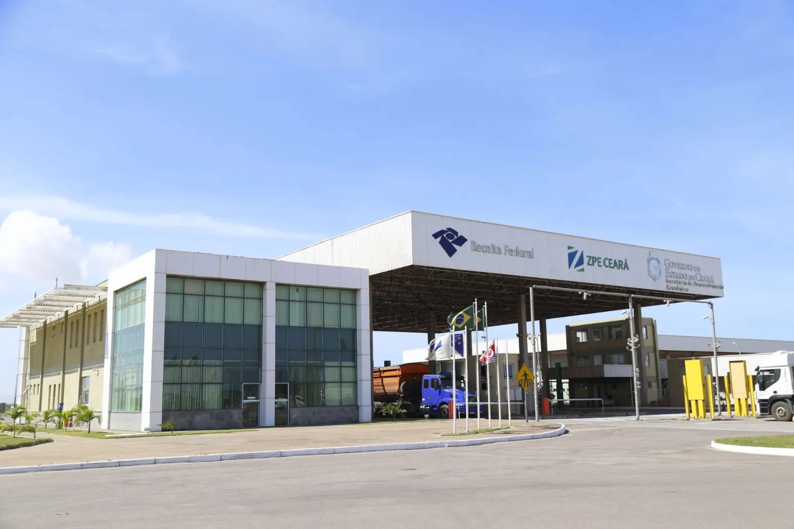 Foto que contém posto aduaneiro da Receita Federal no Porto do Pecém.