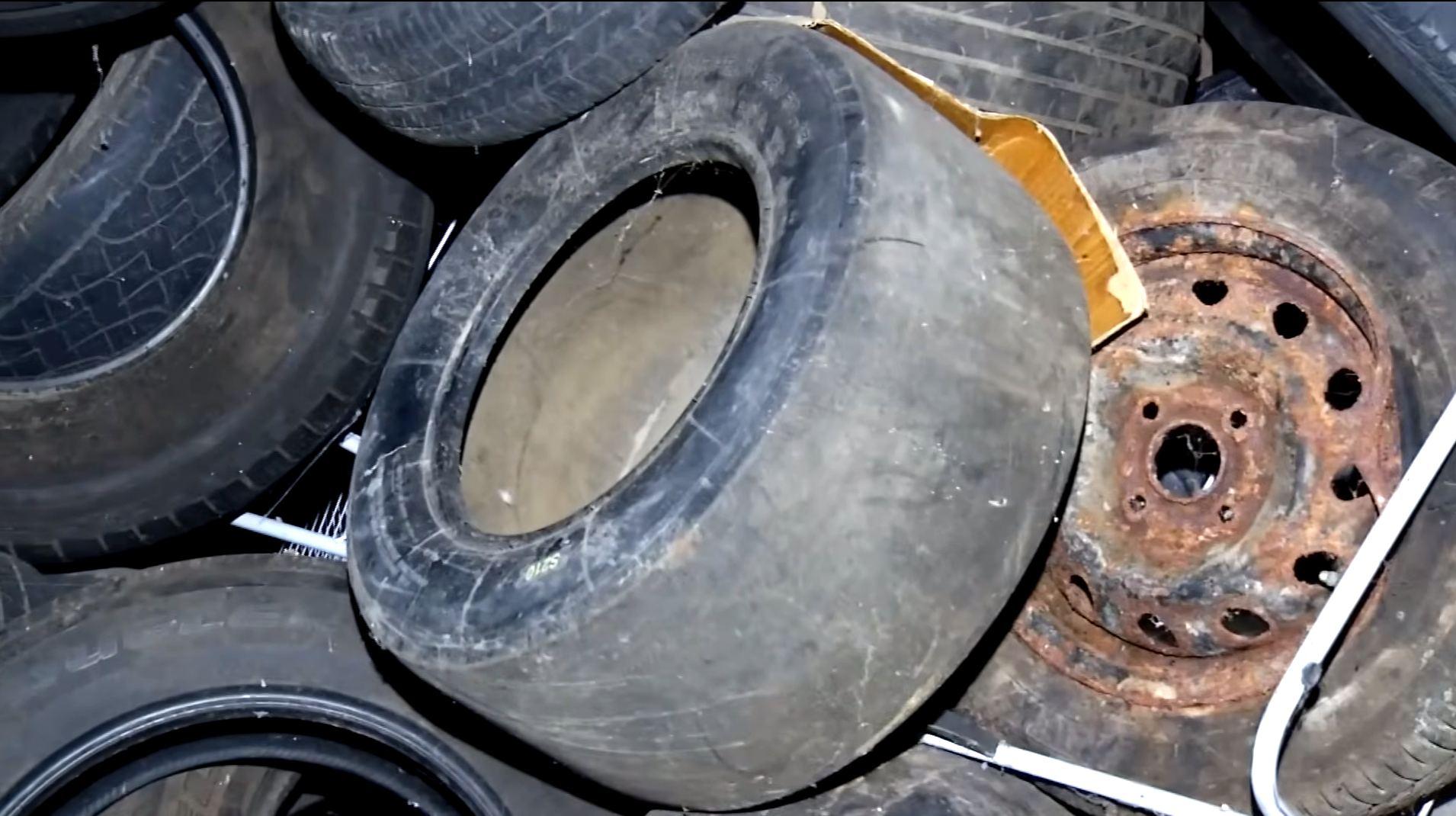 Pneu de aeronave estava entre itens comercializados na Sucata Chico Alves.