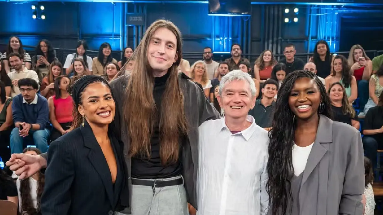 Bella Campos, Felca, Kenya Sade e Serginho no Altas Horas.