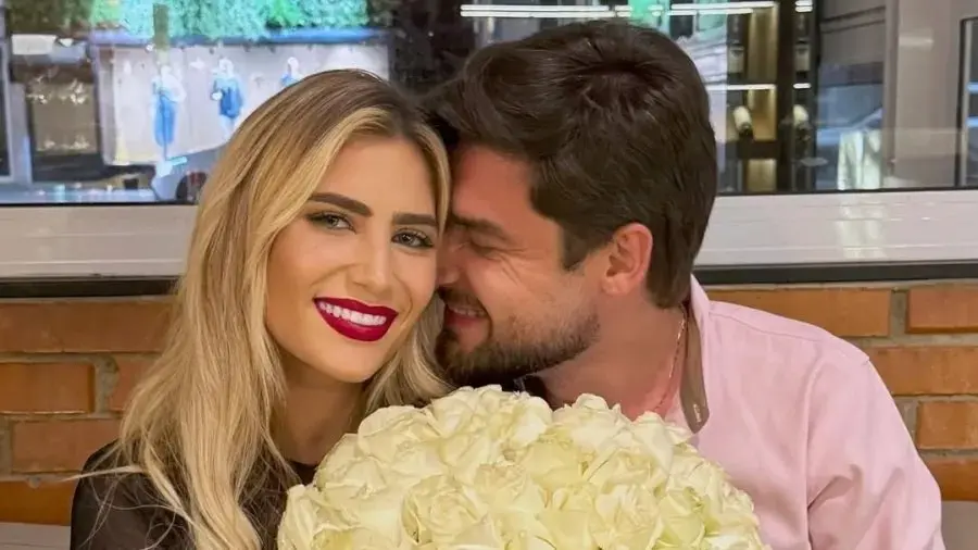 Jéssica apareceu sorridente nas redes sociais com o novo amor. 