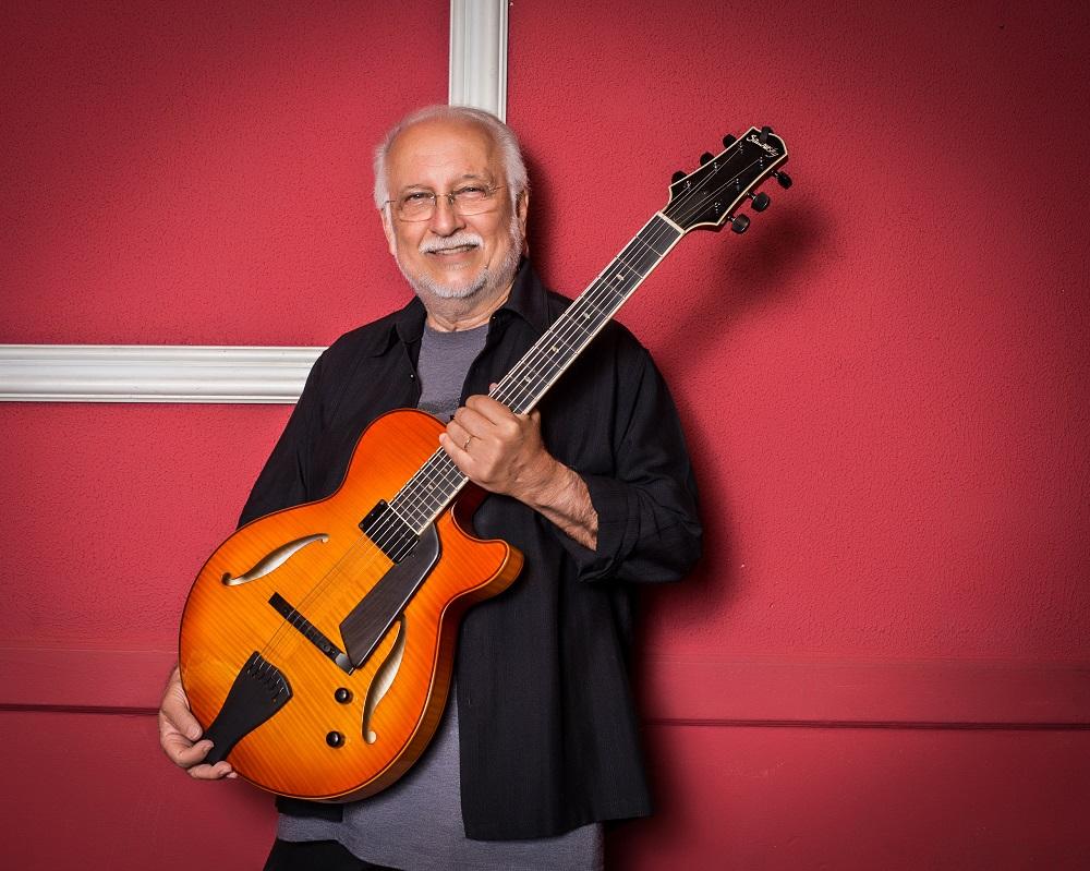 Roberto Menescal conduz show com grandes nomes da MPB.