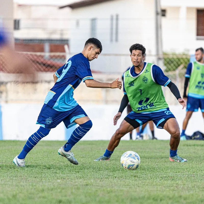 Jogadores do Iguatu durante treinamento para a temporada.