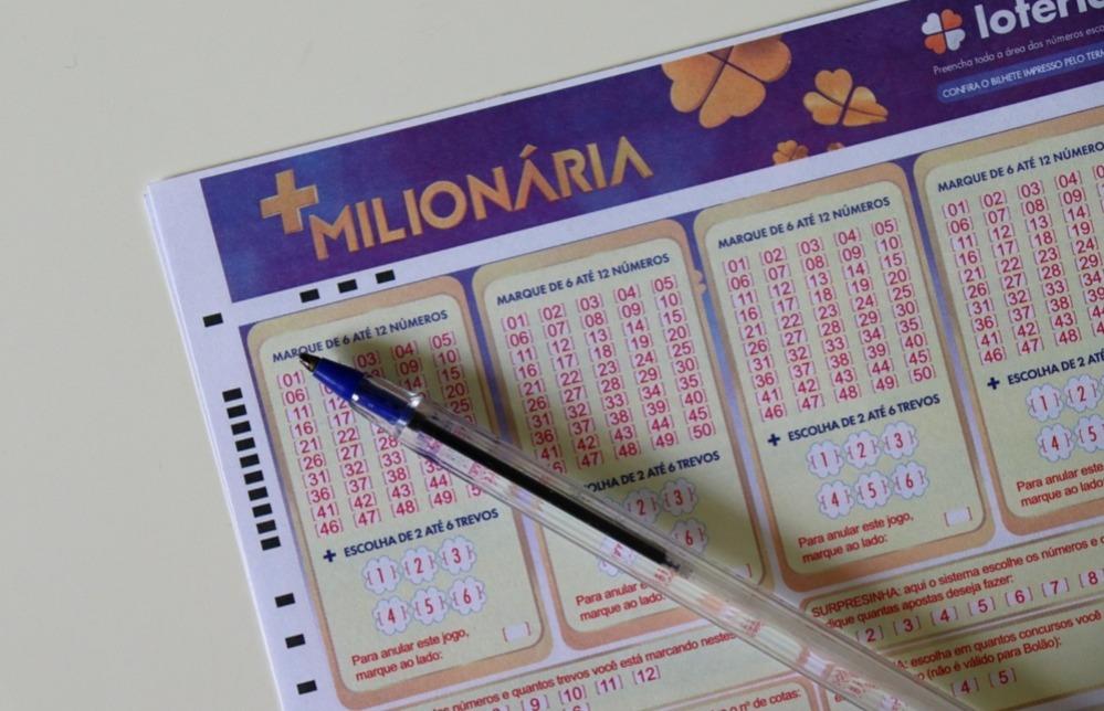 Cartela da loteria +Milionária.