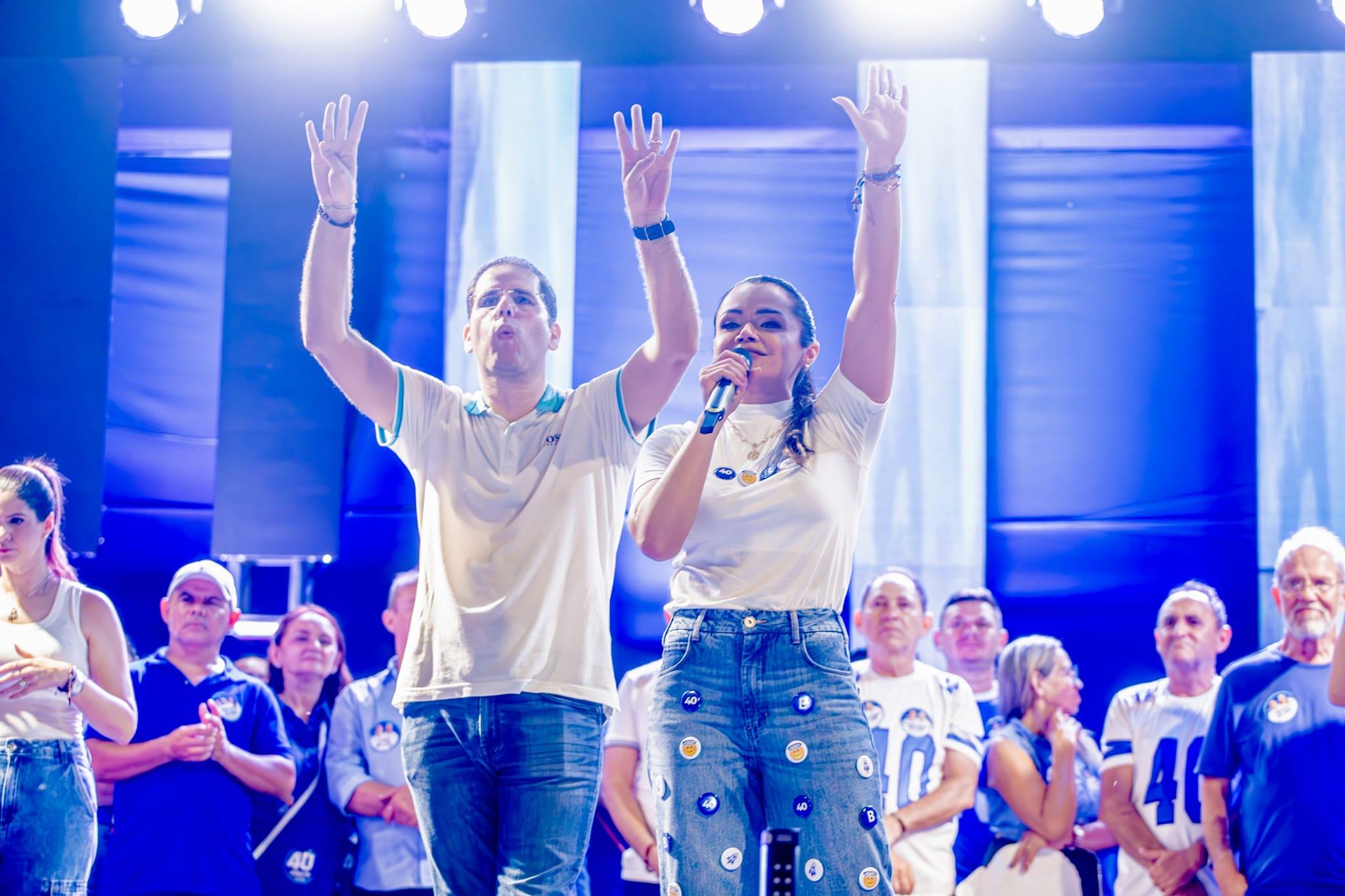Foto de Edinardo Filho e Bruna Frota, prefeito e vice de Forquilha, no Ceará.